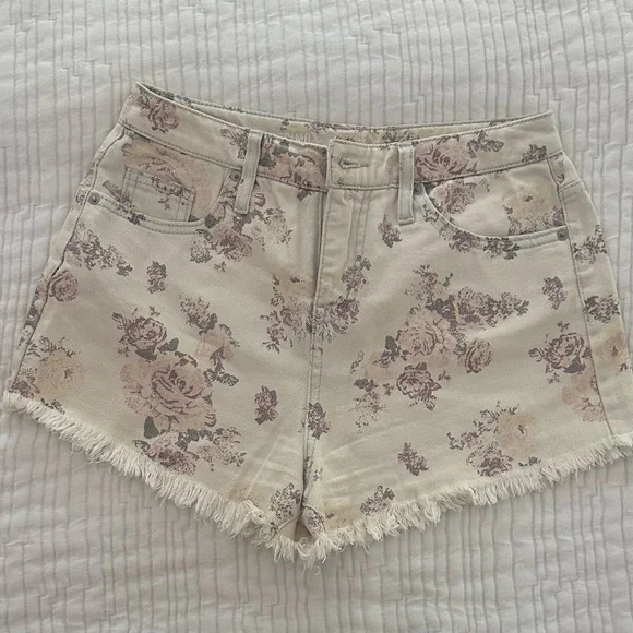 Mossimo Supply Co Cream and Pink High Waist Floral Shorts - Picture 1 of 3